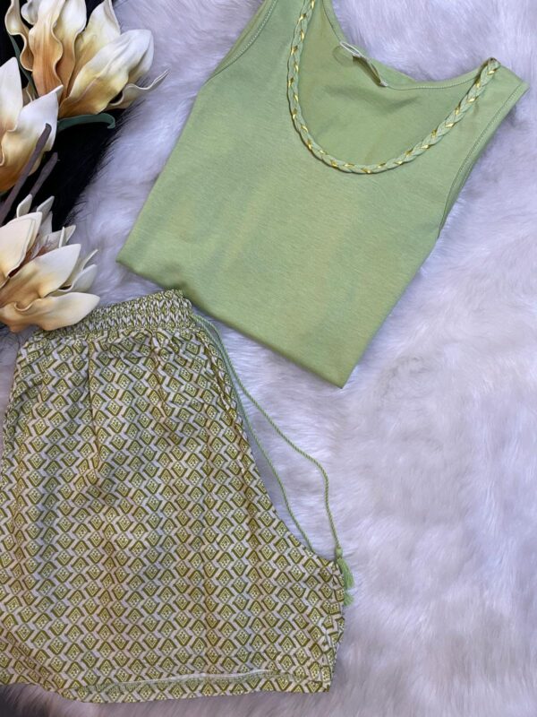 Kadın Sıfır Kol Yuvarlak Yaka Yeşil Şortlu Pijama Takım