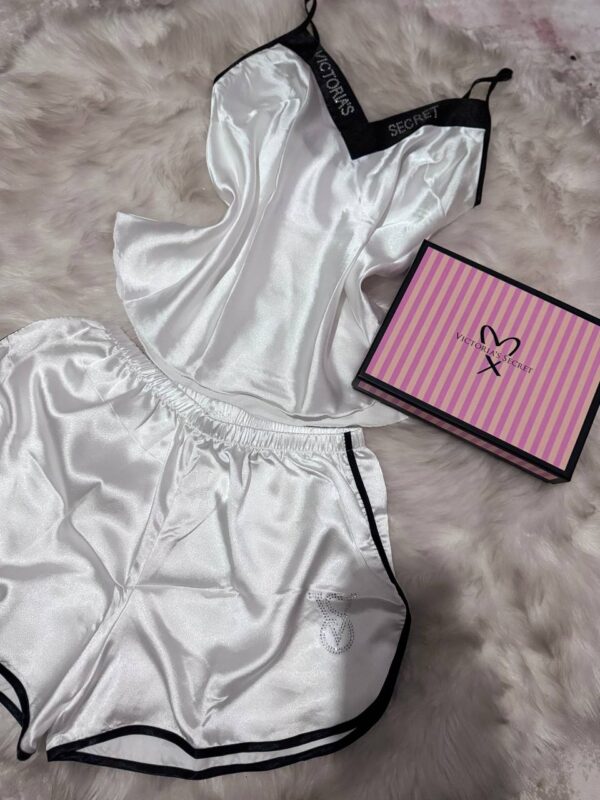 Victoria Secret Beyaz Saten Askılı Şortlu Takım