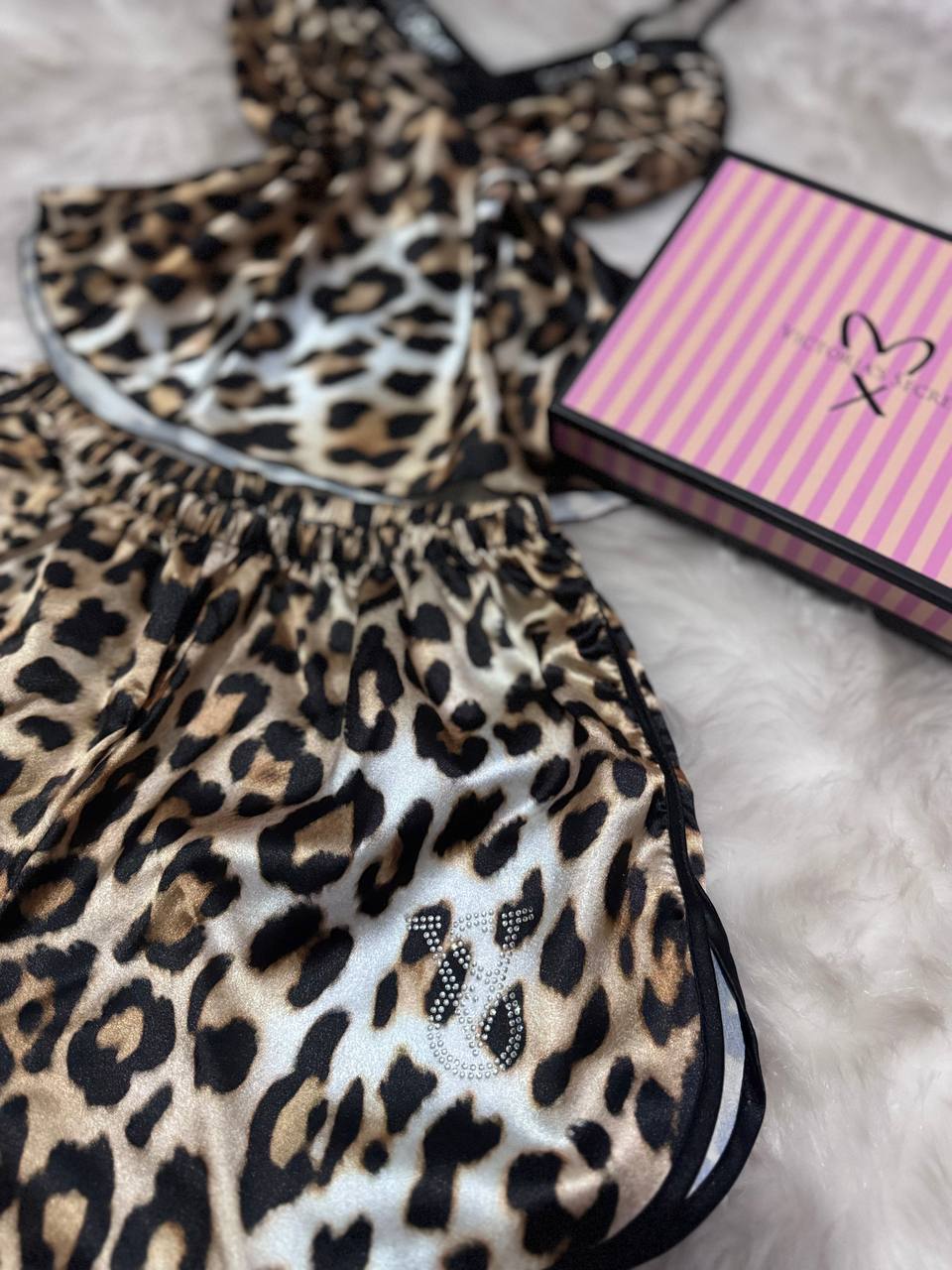 Victoria Secret Leopar Desen Saten Askılı Şortlu Takım (2)