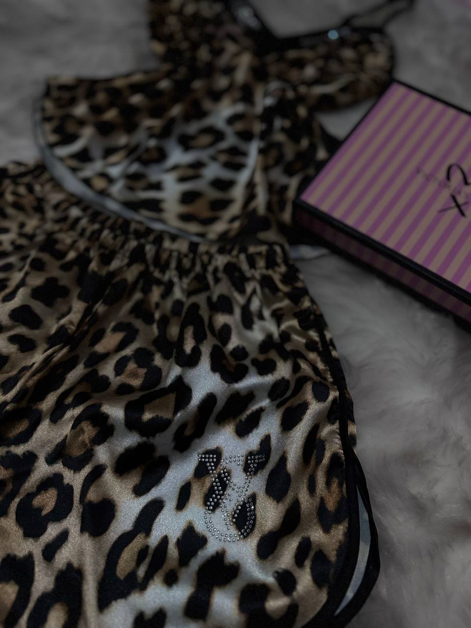 Victoria Secret Leopar Desen Saten Askılı Şortlu Takım (3)