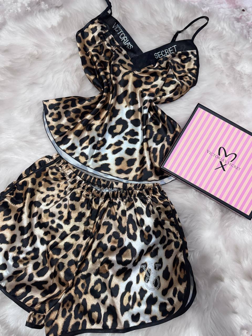 Victoria Secret Leopar Desen Saten Askılı Şortlu Takım